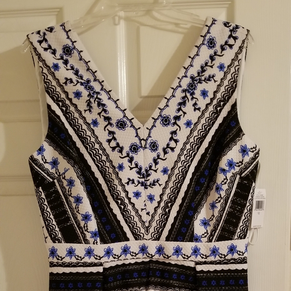 Dress - Picture 1 of 3